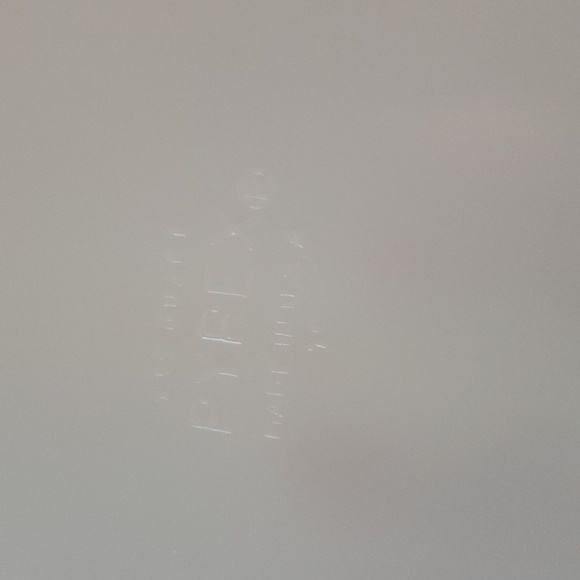 Vintage 1950s Pyrex pink and white Daisy divided casserole dish with divided lid - Picture 11 of 12